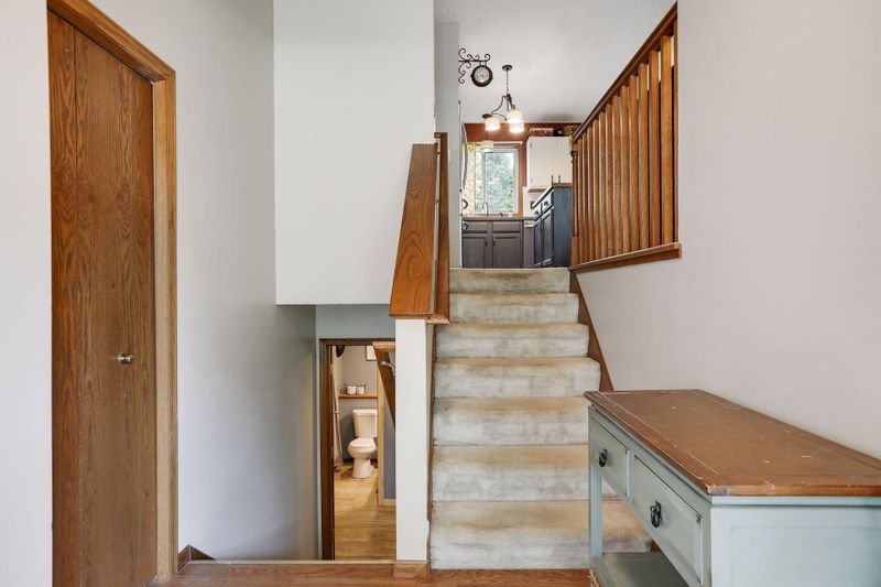 852 Sparrow Rd, Waconia, MN 55387