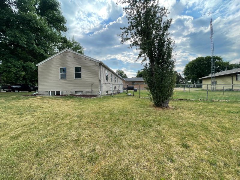 140 W Dineen St, Sanborn, MN 56083