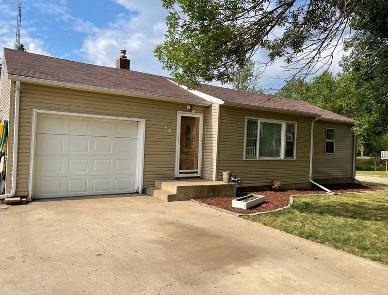 140 W Dineen St, Sanborn, MN 56083