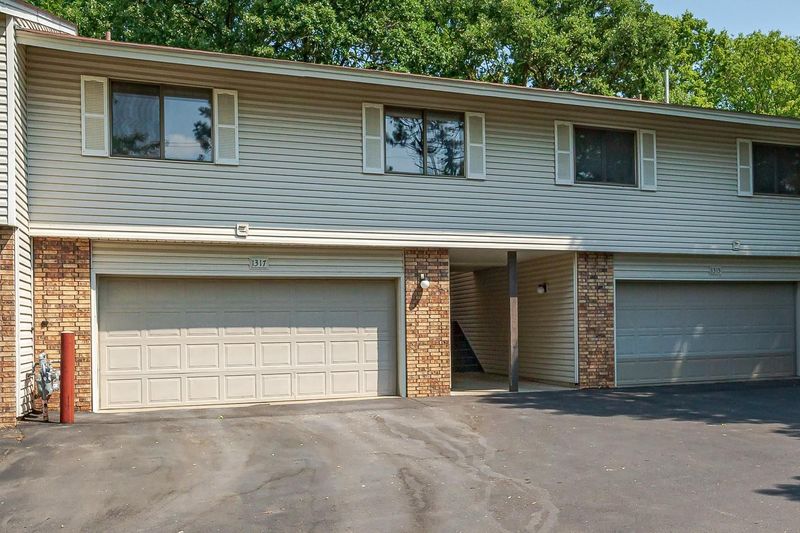 1317 Crestridge Ln, Eagan, MN 55123