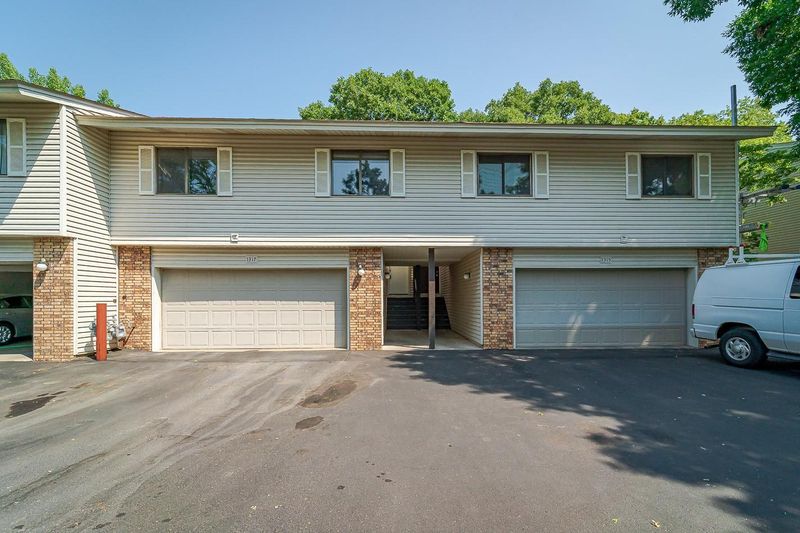 1317 Crestridge Ln, Eagan, MN 55123