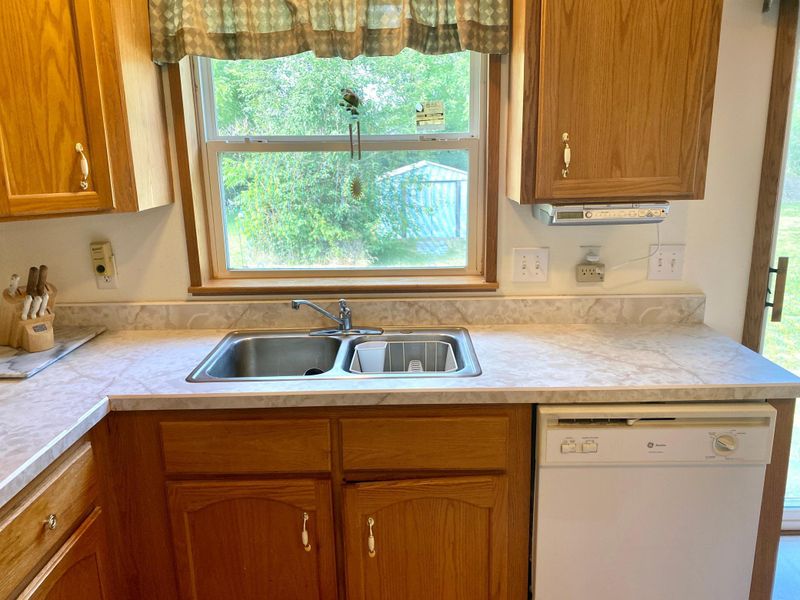 305 E Sargent Rd, Le Roy, MN 55951