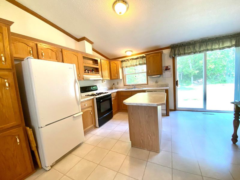 305 E Sargent Rd, Le Roy, MN 55951