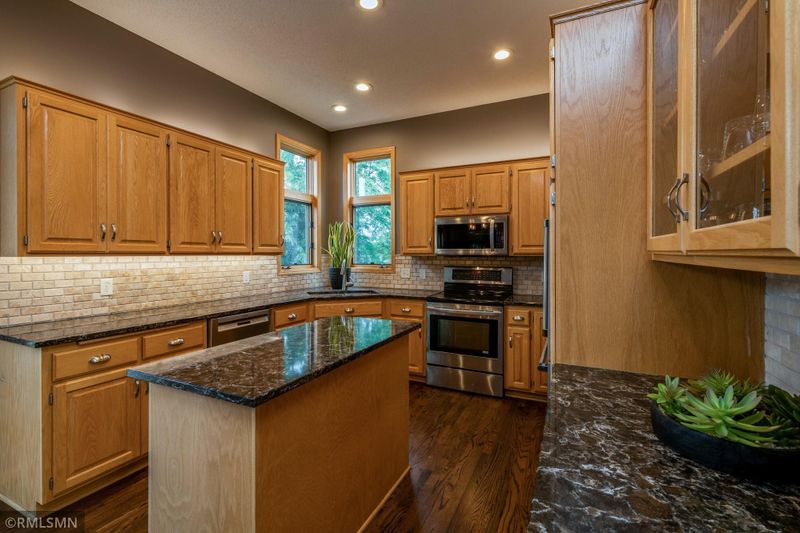12671 Sandy Point Rd, Eden Prairie, MN 55347