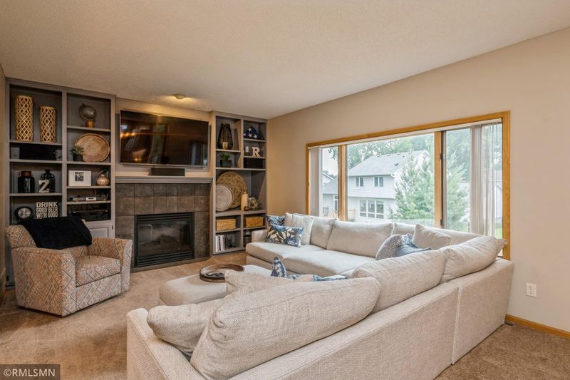 12671 Sandy Point Rd, Eden Prairie, MN 55347