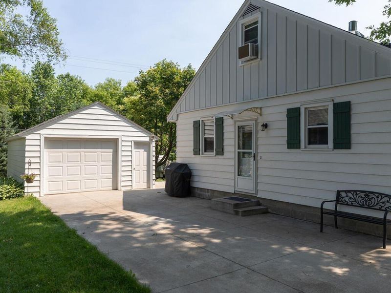 2001 26th St NW, Rochester, MN 55901