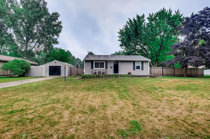 8621 Elliot Ave S, Bloomington, MN 55420