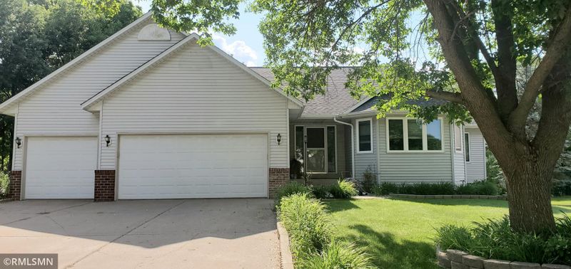 760 Meadowood Dr, Woodbury, MN 55125