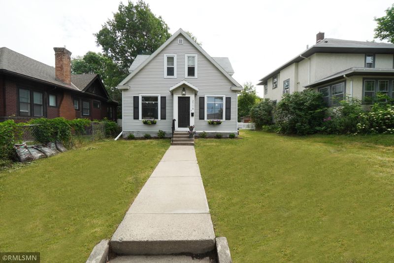 2116 Oliver Ave N, Minneapolis, MN 55411