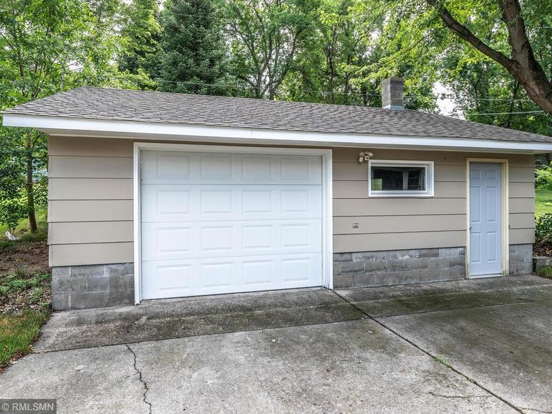 829 Prairie Ave SW, Faribault, MN 55021