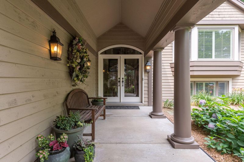 9366 Kiowa Trl, Chanhassen, MN 55317
