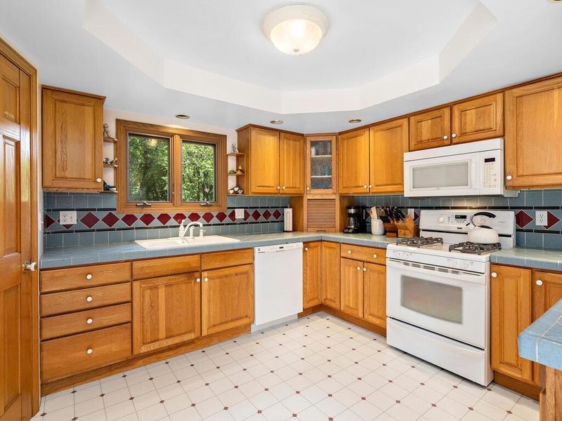 26115 Smithtown Ln, Excelsior, MN 55331