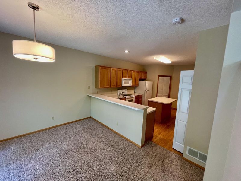 7728 Bluebonnet Blvd, Chanhassen, MN 55317