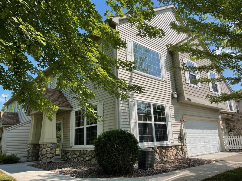 7728 Bluebonnet Blvd, Chanhassen, MN 55317