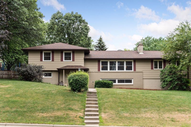 1801 Melody Ln, Burnsville, MN 55337
