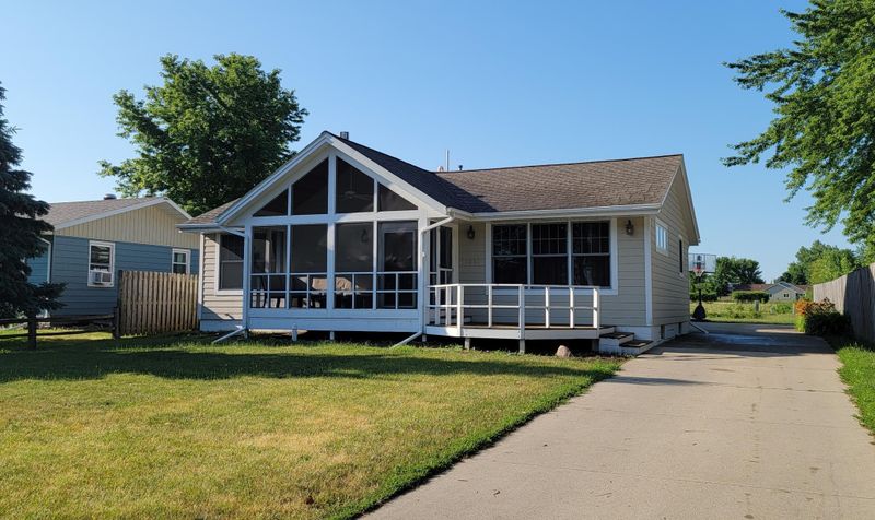 1833 S Shore Dr, Worthington, MN 56187