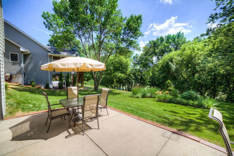 1027 Bluff Ps S, Chaska, MN 55318