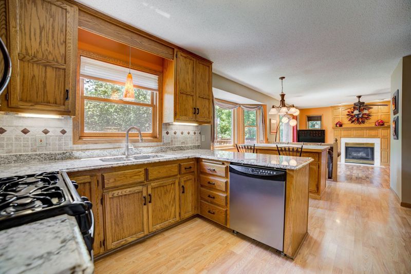 1027 Bluff Ps S, Chaska, MN 55318