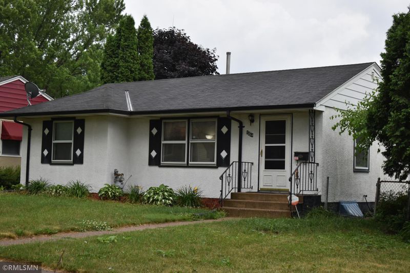 1864 Iowa Ave E, Saint Paul, MN 55119