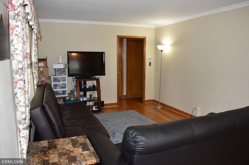 1864 Iowa Ave E, Saint Paul, MN 55119