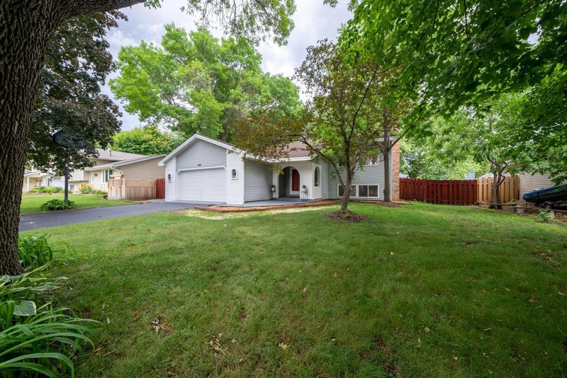 833 96th Ln NE, Blaine, MN 55434