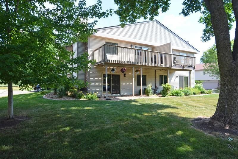 2520 Rose Ave E, Maplewood, MN 55119