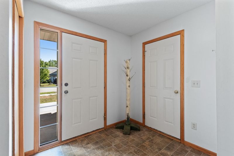 107 Corrinne Dr, Big Lake, MN 55309