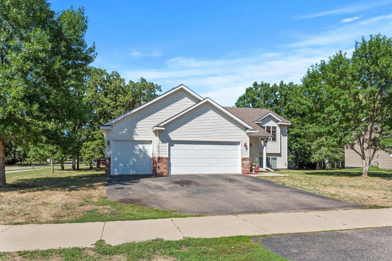 107 Corrinne Dr, Big Lake, MN 55309
