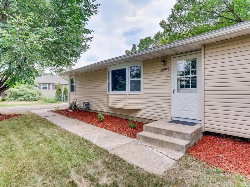 6609 W Broadway Ave, Brooklyn Park, MN 55428
