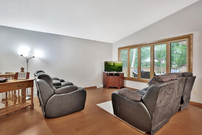24 Oak Leaf Ln, Circle Pines, MN 55014
