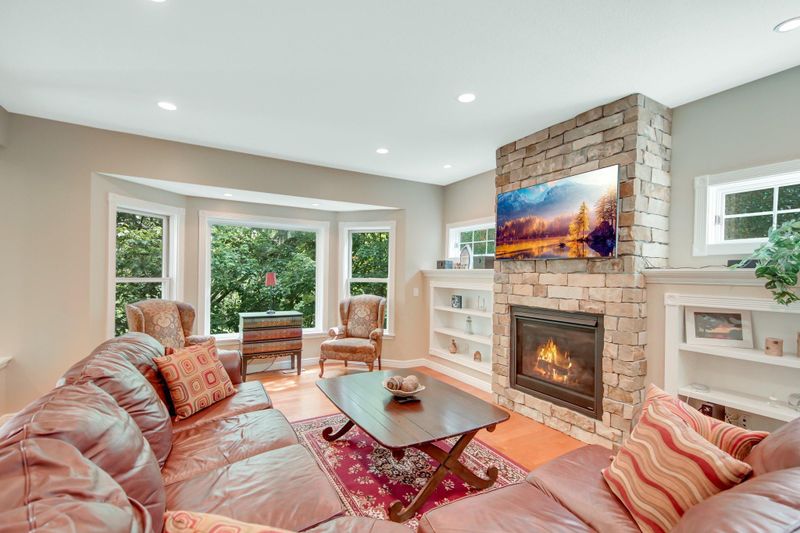 5139 Waterbury Rd, Mound, MN 55364