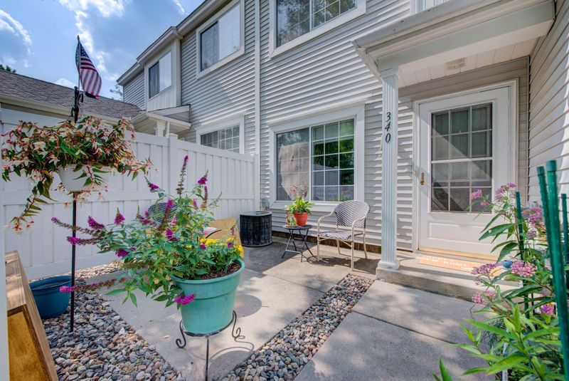 340 Leeward Trl, Woodbury, MN 55129