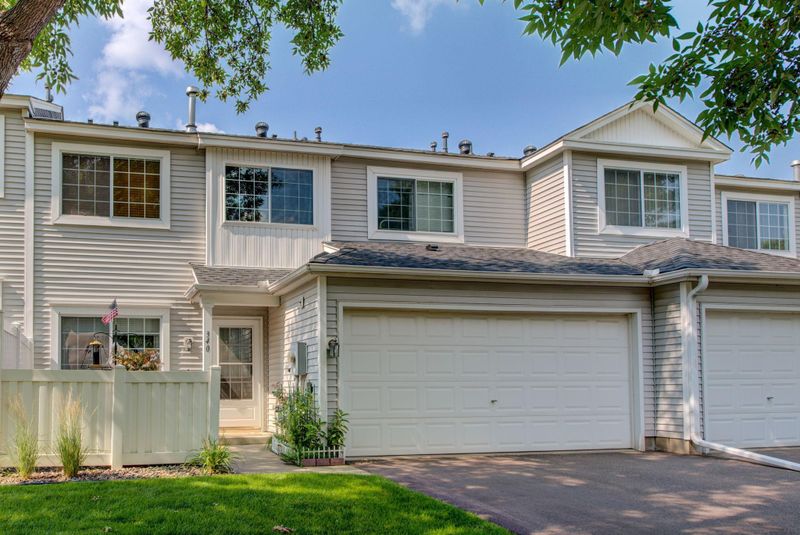 340 Leeward Trl, Woodbury, MN 55129