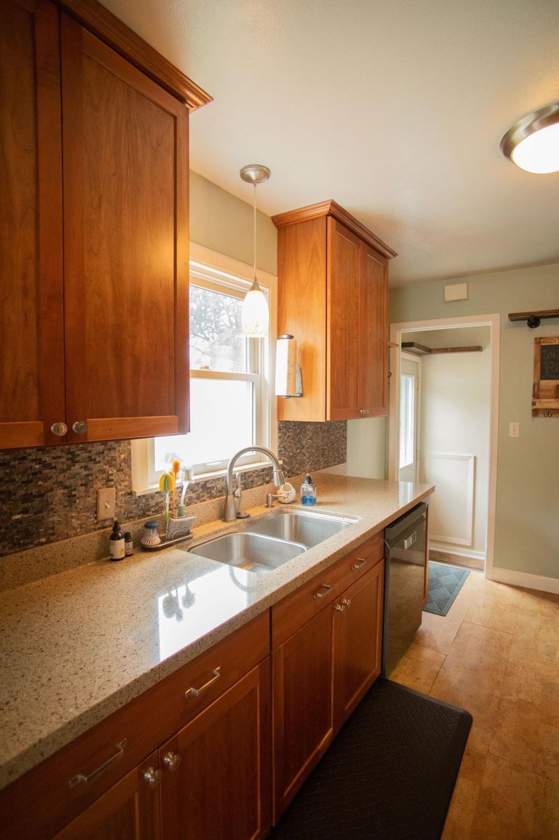 2130 Jessamine Ave E, Saint Paul, MN 55119