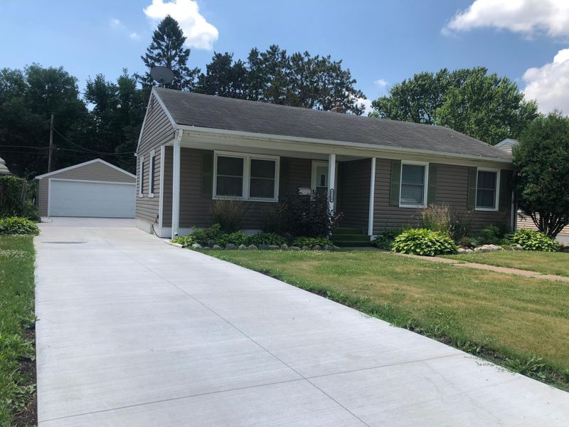 2130 Jessamine Ave E, Saint Paul, MN 55119
