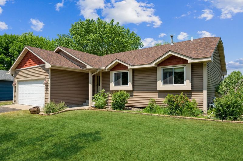 1963 72nd St, Hugo, MN 55038