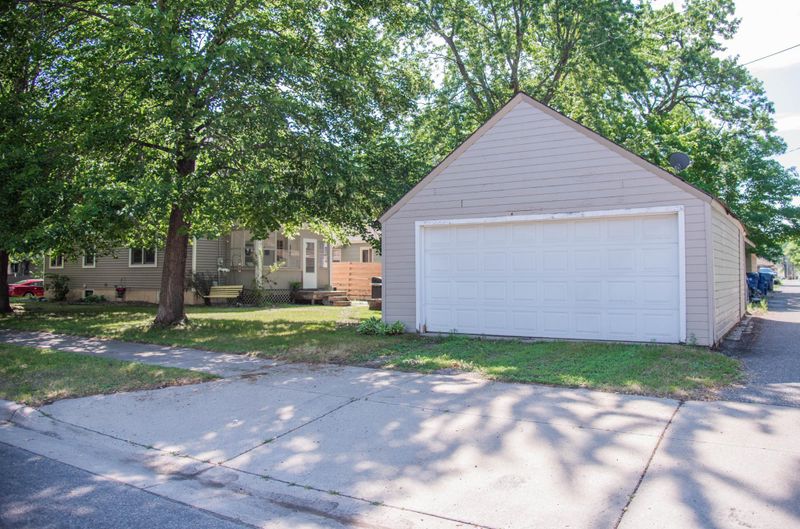 327 4th Ave NE, Saint Cloud, MN 56304