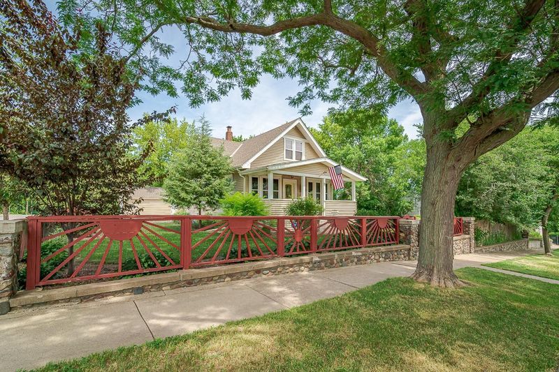 71 Morton St E, Saint Paul, MN 55107