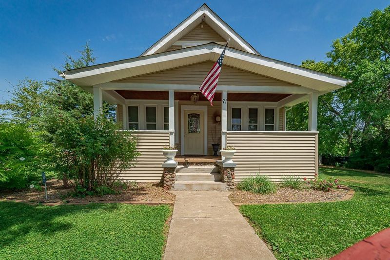71 Morton St E, Saint Paul, MN 55107