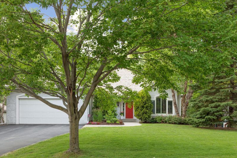 5100 Malibu Dr, Edina, MN 55436