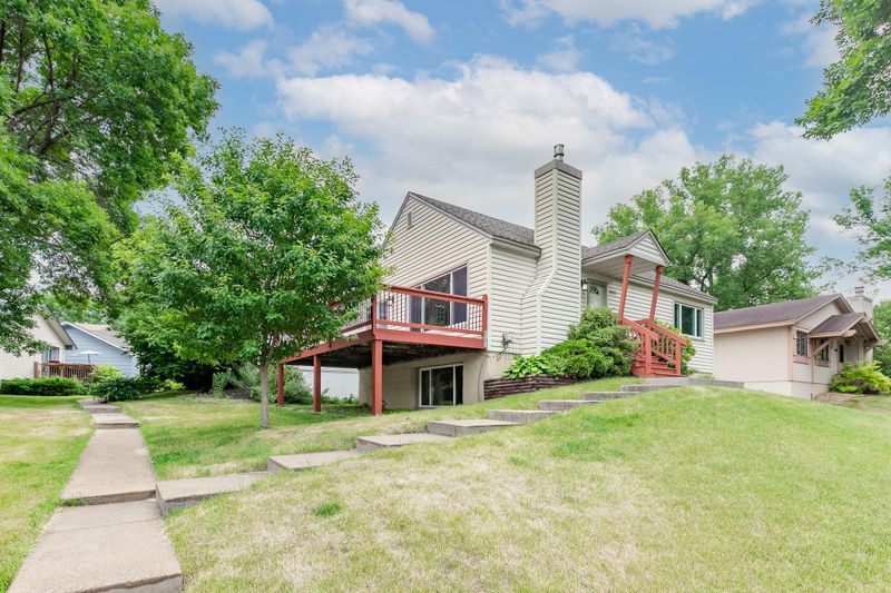 3512 Pilgrim Ln N, Plymouth, MN 55441