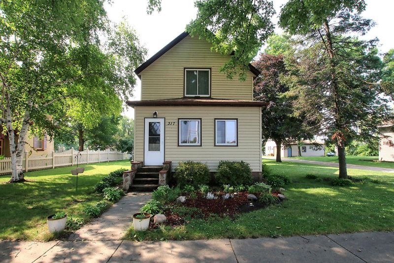317 Cleveland St SW, Silver Lake, MN 55381
