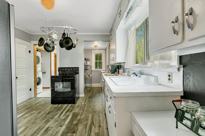 216 9th St S, Sauk Rapids, MN 56379