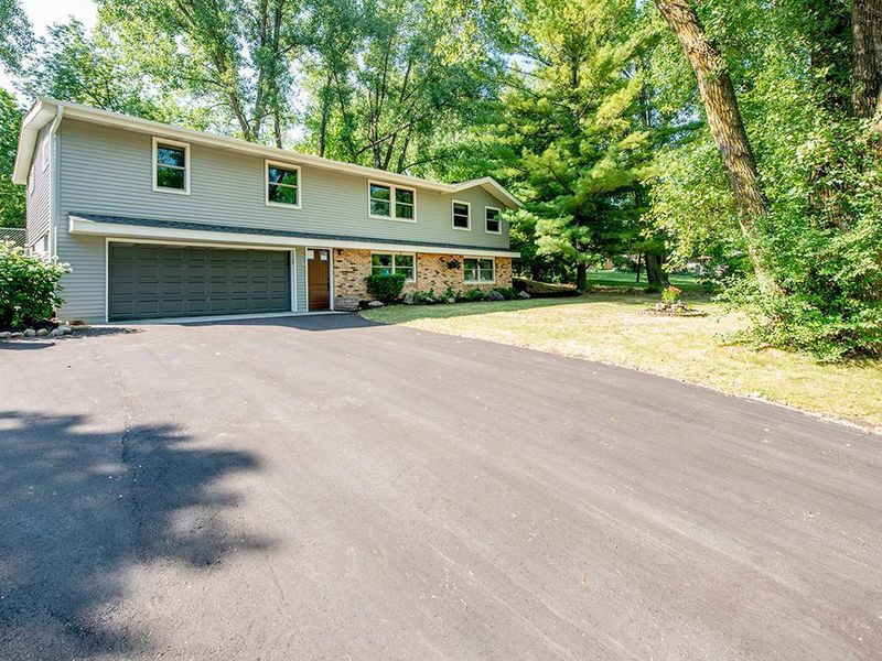 19111 Manchester St, Minnetonka, MN 55345