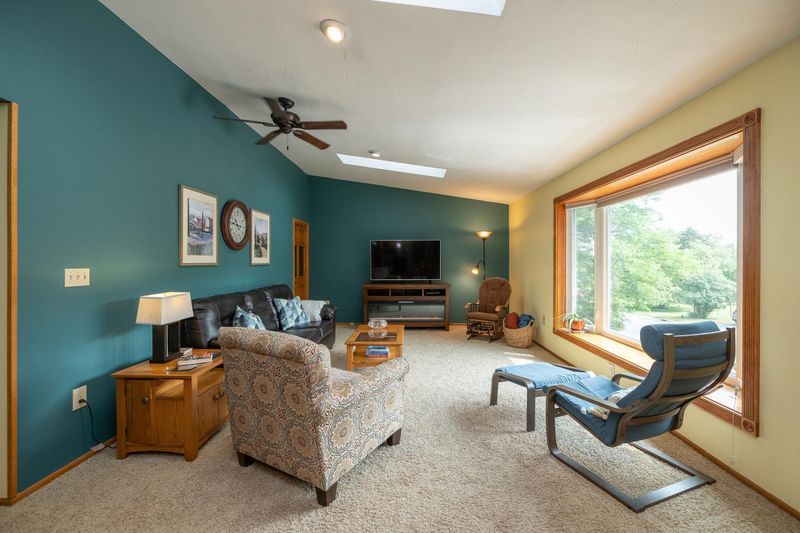7827 Cooper Ave, Inver Grove Heights, MN 55076