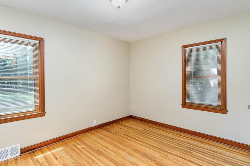 2700 Maryland Ave E, Maplewood, MN 55119