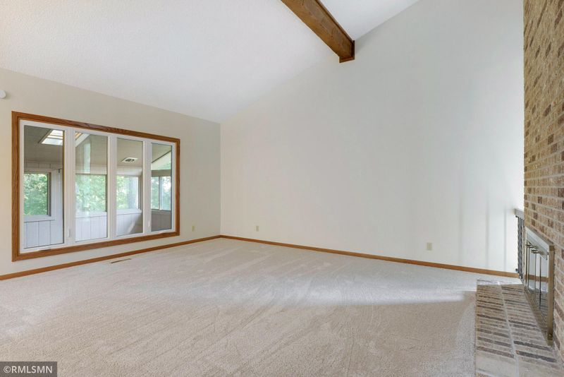 529 Sterling St S, Maplewood, MN 55119