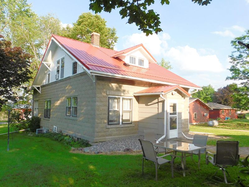 120 N Rice St, Kellogg, MN 55945