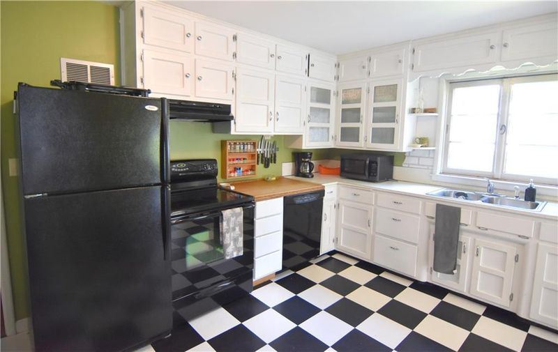 935 Craite Ave, Rice Lake, WI 54868