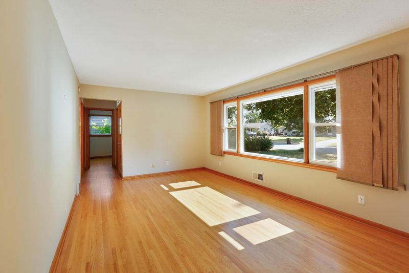 658 Jefferson St S, Shakopee, MN 55379